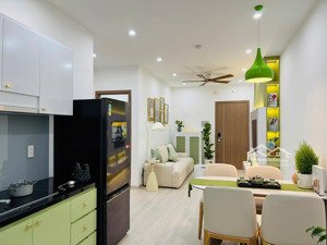 một căn hộ vừa view biển và phố - full nội thất hoàn toàn mới lh 