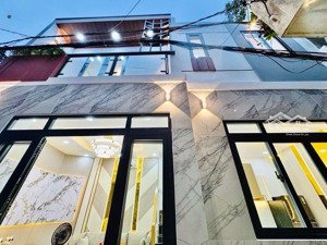 siêu phẩm nguyễn văn lạc
sát quận 1 ngay hàng xanh
giá 4.7 tỷ