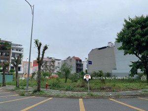 bán gấp lô góc đất the seasons ngay cổng chính lotte giá 13.5 tỷ. dt 9.4x20, lh 