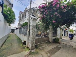 nhà biệt thự góc 2 mặt tiền siêu thoáng. đường xe hơi rộng rãi ngay trung tâm thạnh mỹ lợi, 3pn 2wc