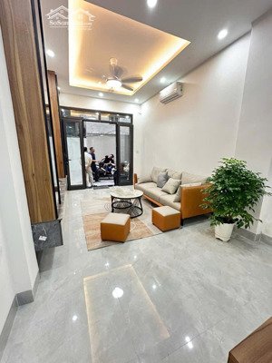 nhỉnh 7 tỷ có ngay khẩu đống đa mặt ngõ tôn đức thắng qh ổn sđ chính chủ full nội thất dt41m2