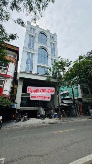 tòa nhà văn phòng lô góc 3 mặt thoáng hàng chuối sát hồ gươm - 225m2 -có hầm để xe -thương lượng