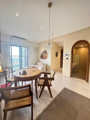 cần bán căn hộ 2pn 1wc 58m2 đủ đồ view hồ ban công đn toà park premium.hl ạ