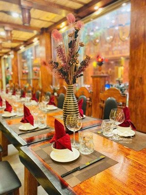 bán đất tặng nhà hàng cao cấp 12 phòng vip. mặt tiền ql13 ,hơn 1000m2 chỉ 30tr/m2 lh việt gc