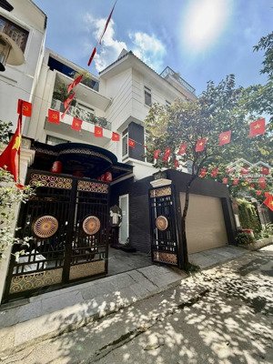 siêu phẩm nhà đẹp, 30m ra lê văn lương mặt tiền 9m vỉa hè 3 ô tô tránh, 110m2 - chỉ 39 tỷ