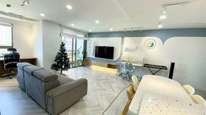 cần bán gấp căn hộ saigon south residences nhà bè ,2pn 1plv,2wc ,nhà full nt cao cấp bán 6,8ty