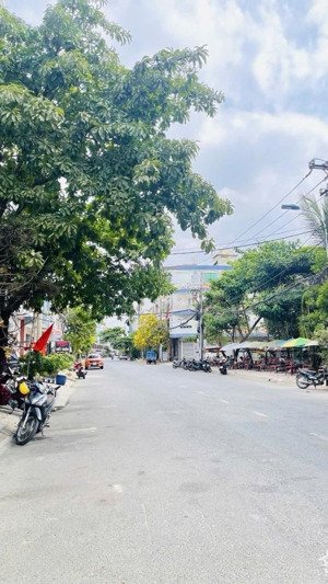 góc 2 mtkd- đường 15m- khu vip tên lửa- gần nhà thờ paolo- 5 tầng- 4x18m- 4pn- không lộ giới.