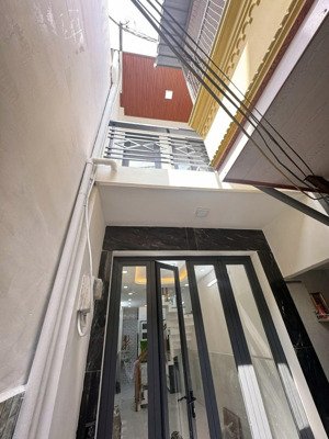 chính chủ bán nhà mới xây đường hoà bình gần richtasr novalan nhà mới ở ngay