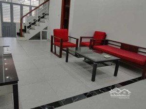 cho thuê nhà ngõ 66 ngọc thuỵ 2 thoáng