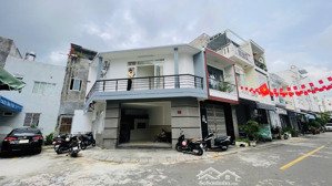 a689. nhà góc 2 mặt tiền tđc vcn phước hải, nam nha trang giá 5,6 tỷ