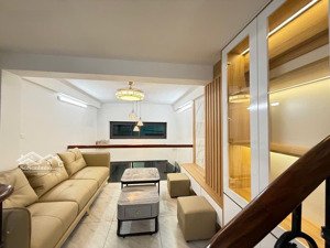 siêu phẩm nguyễn lân - ô tô đỗ cửa - view sân bóng thoáng vĩnh viễn