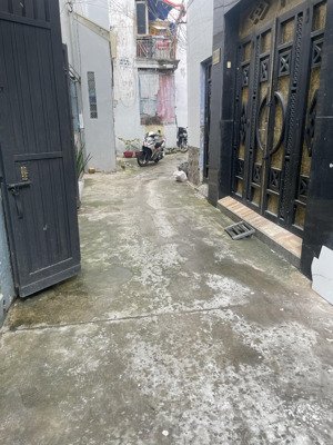 chỉ 5.68 tỷ nhà 3 tầng 4pn,3wc - nguyễn kiệm - đối diện bv175