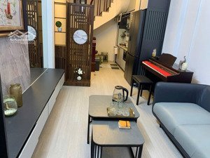 nhà đẹp cho gia đình nhỏ! phố lạc long quân thông võ chí công , view hồ tây, 10m ra oto, nhà mới 5t