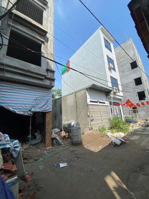 nhà 40m 5 tầng mậu lương thiết kế 6 phòng ngủ, 3 mặt thoáng, ngõ trước nhà 3m giá 6.8tỷ