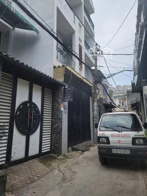 nhà mới đẹp, 4 pn, trệt 2 lầu. dt: 4.2x15.5m. hẻm ô tô gần emart gò vấp. sổ riêng chỉ 5.975 tỷ tl