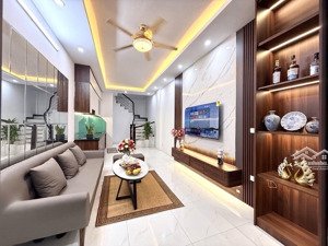 siêu hiếm-32m2 x 5 tầng- nhà đẹp khương đình - thanh xuân - hàng xóm vinhomes galaxy, 30 m ra ô tô
