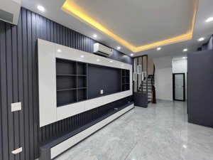 bán nhà 5 tầng, 30m2, phố ngọc lâm, nhỉnh 7 tỷ