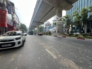 bán gấp nhà 5 tầng trung tâm cầu giấy, 18,9 tỷ, 92,1m2 hàng hiếm ô tô đỗ cổng.