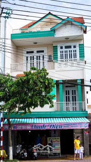 chính chủ bán nhà mặt tiền 100m2 gần chợ sadec, toạ lạc tại đường nguyễn sinh sắc, sadec, đồng tháp