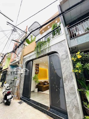 bán gấp nhà trung tâm đầy đủ tiện ích lý chính thắng quận3.giá 3ty3.dt 78m2 hẻm oto