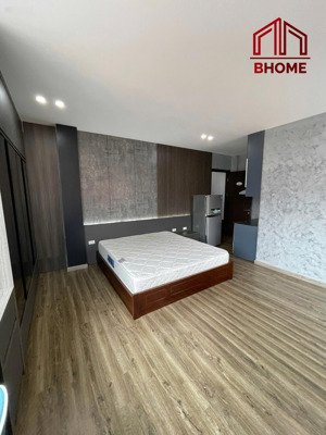 cho thuê căn hộ cực vip tại nguyễn khang, ô tô đỗ cửa, có bảo vệ, khoá vân tây, nội thất xịn