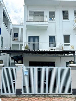 Cho thuê nhà 1 trệt 2 lầu khu đô thị Hưng Phú 12 triệu