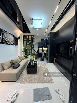 nhà ngõ linh quang, hồ văn chương. 30m ,5 tầng( giá 7,3 tỷ.