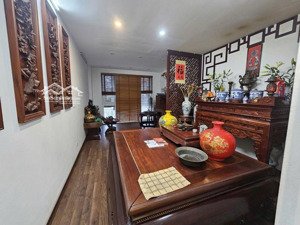 ngọc thụy - nhà 3 tầng dân xây - ga ra ô tô - kd - view chợ .