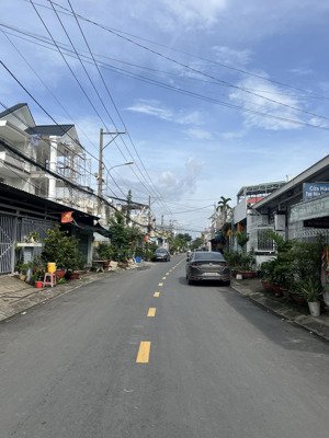 nhà 3tầng st, đường gò cát, phú hữu, 56m2, 4,5tỷ!