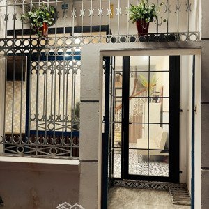 cho thuê phòng nhỏ có đầy đủ bếp, phòng khách, điều hoà, máy chiếu,...