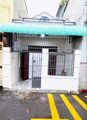 bán nhà cấp 4 gác lửng giá rẻ sát bên kcn sóng thần, dĩ an