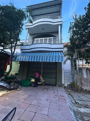 a696. chính chủ bán nhà 3 tầng kdc hòn rớ nam nha trang sổ riêng, full công năng 6 tỷ 550 triệu