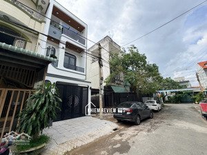 bán nhà đẹp p trấn biên - 1 trệt 2 lầu - 4.2x18 hoàn công. nội thất đầy đủ, sân ô tô, 5pn, sân oto