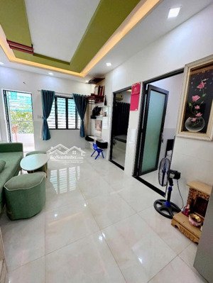 cho thuê cc tây thạnh lầu 1
- dt 58m 2pn 1wc
- giá 8tr5 nhận nhà ngay
- nội thất: máy lạnh, tủ quầ