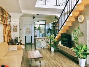 bán nhà ngọc thụy 48m2- chỉ hơn 5 tỷ- full nội thất- ô tô đỗ cổng- mt4m- sổ vuông- pháp lý sạch