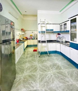 cần bán gấp nhà ngô quyền - trung tâm - 42m2 - gần ngõ oto - dt sử dụng 45m2, mặt tiền 4m, 3tầng2