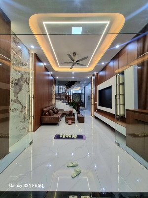 chủ gửi bán nhà 4 tầng kđt kì bá, khu vip. nhà đẹp. gần cv kì bá