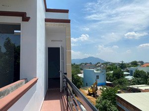 bán nhà trung tâm tp bà rịa giá rẻ, nhà mặt tiền đường chính nguyễn văn cừ p.long toàn 84m2 sổ hồng