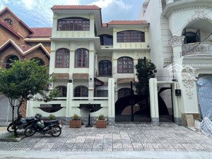 biệt thự khu tên lửa gần aeon mall 4 tấm 10x19m chỉ 26 tỷ 500 đường rộng 20m