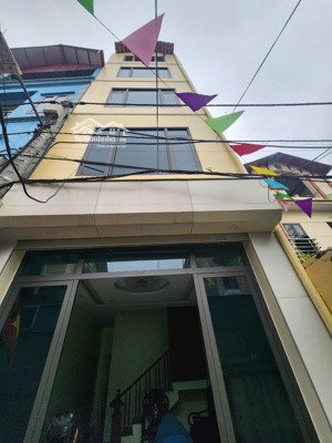 gia đình cần bán nhà phố đàm quang trung, long biên, dt 80m2, mặt tiền 5m, lô góc, ôtô vào nhà