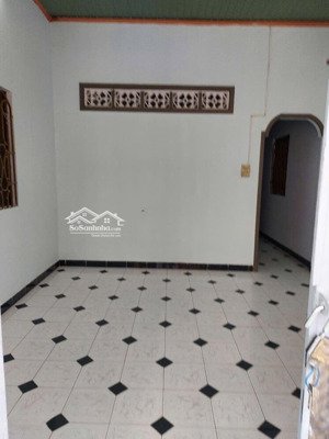 bán căn nhà cấp 4 gần cầu vượt gò dưa, chợ đầu mối 68m2 đất ngang hơn 5m phù hợp xây mới, đầu tư