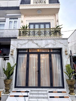 bán gấp nhà đẹp tân cổ điển 3 tầng 4x19m, giá 6.3 tỷ đường xe hơi 1806 huỳnh tấn phát, sát quận 7