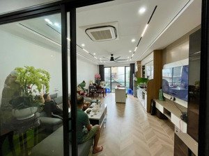 siêu phẩm kẻ tạnh giang biên - 6 tầng thang máy gara ôtô 7 chỗ full nội thất vị trí hiếm