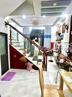 bán nhà trung tâm tân phú - 5.xtỷ - 4tầng btct - 4.7x8 - sát trường học và chợ, gần khu chợ vãi pth