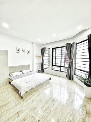 cho thuê phòng 40m2 có cửa sổ lớn, máy giặt riêng ở bùi hữu nghĩa bình thạnh gần cầu bông, quận 1
