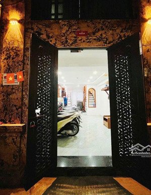 để ở và cho thuê ngã tư sở, gần phố, 5 phòng khép kín, xây 6 tầng, nhỉnh 8 tỷ