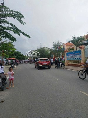 đất góc mặt tiền đường lê thị tám, giá: 67tr/m2, dt: 11x25m, 262m2, xã nhơn đức, nhà bè