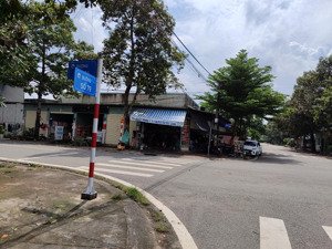 bán căn góc 2 mặt tiền chợ, dt 300m, thu nhập 20 triệu/tháng