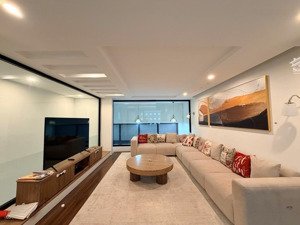 bán nhà khu vực âu cơ: dt:53m.5tầng.mt:5,3m. giá:18 tỷ