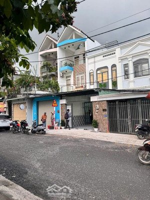 bán nhà mặt tiền đường thạnh lộc 31, gần chợ. dt 4x18m,ô tô đậu trong nhà. giá : 5,95 tỷ